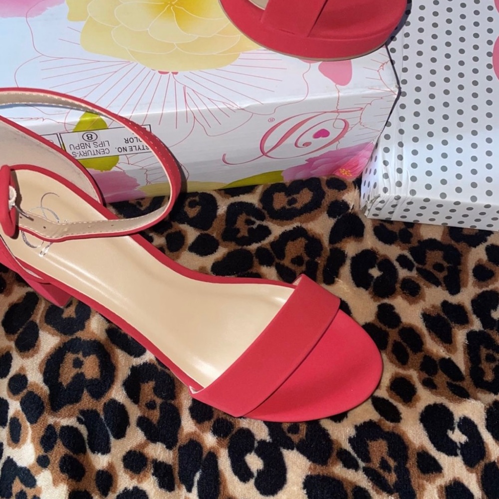 Red heels, mid length heel, nice material